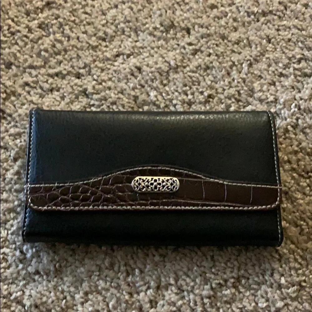 Random no name wallet Pre owned